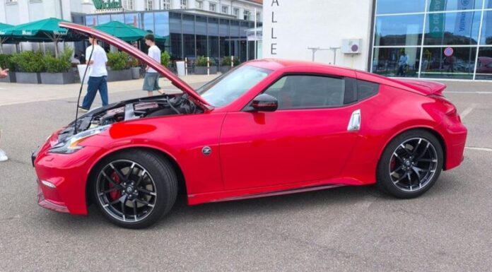parkiran nissan 370z