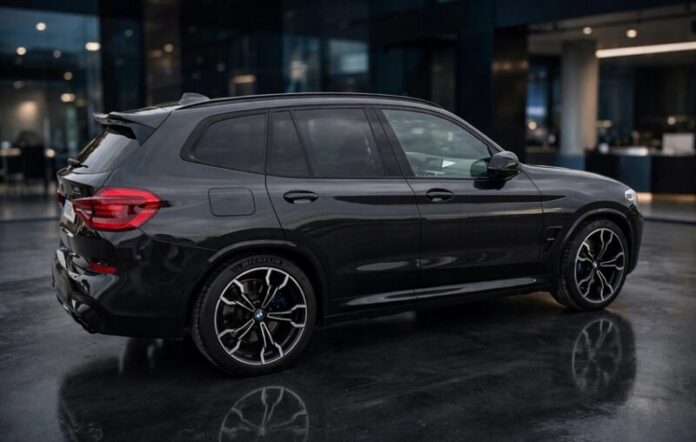 bmw x3 sa strane fotografiran u salonu