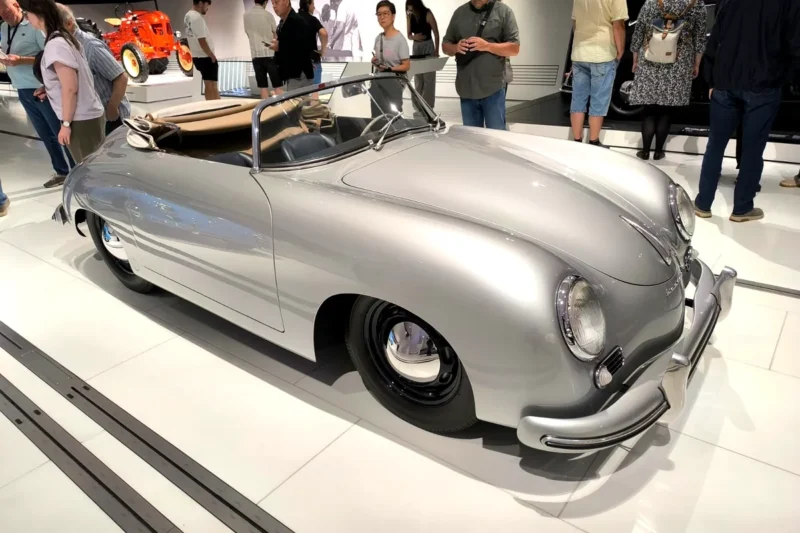 jako rijedak primjerak porsche 356 izlozen u porsche muzeju u stuttgartu